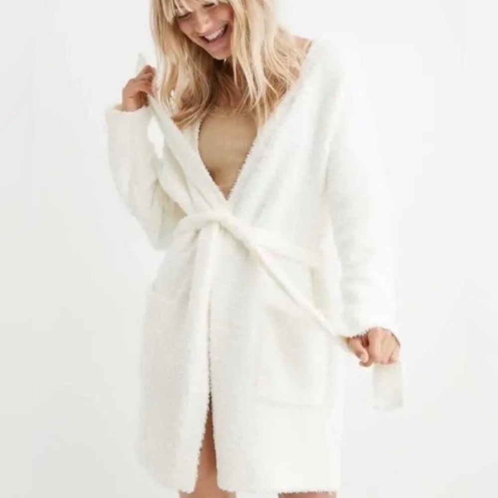 Aerie White Quilted Robe Intimates & Sleepwear NWOT